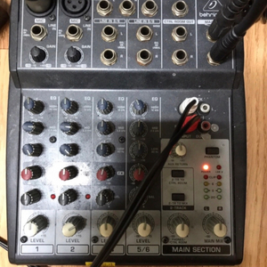 베링거 XENYX802 믹서