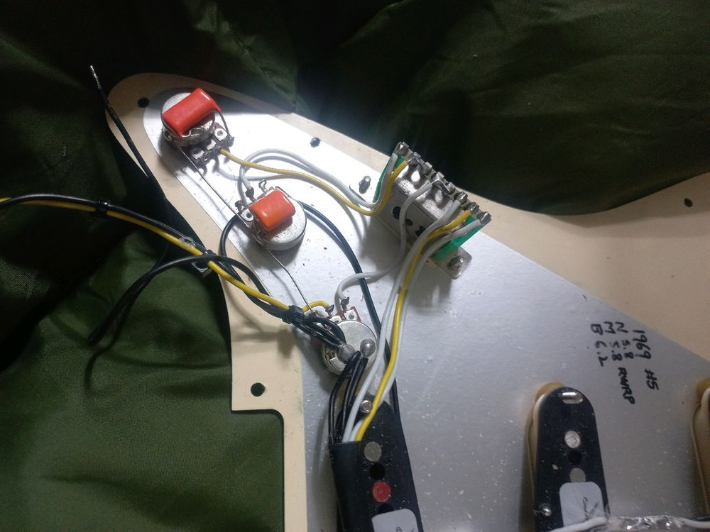 펜더 69 일렉기타 어셈블리 이미지