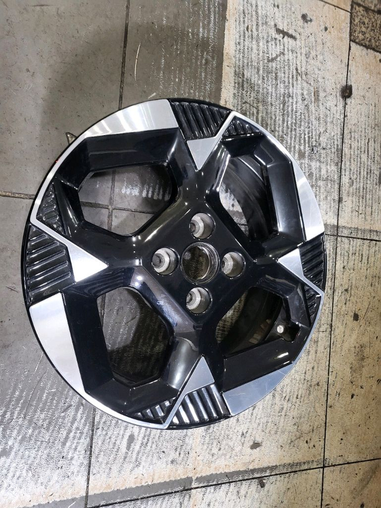 24년 올뉴 더 뉴모닝 16인치 휠 1개 팝니다. 이미지