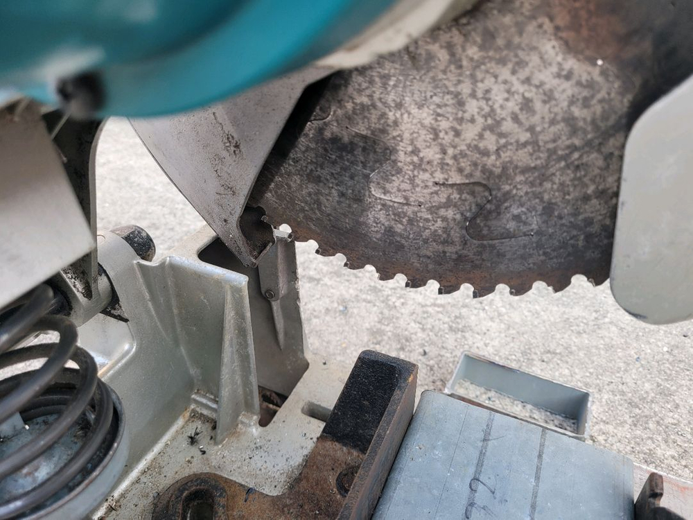 마끼다 7인치 원형톱 금속 절단기 팝니다--2