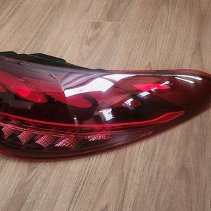 벤츠 eqe 세단 조수석 테일램프 후미등