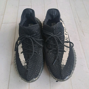 아디다스 이지부스트 350 V2 블랙 색상