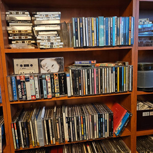 가요 시디 1천3백여장 진열장포함 이미지