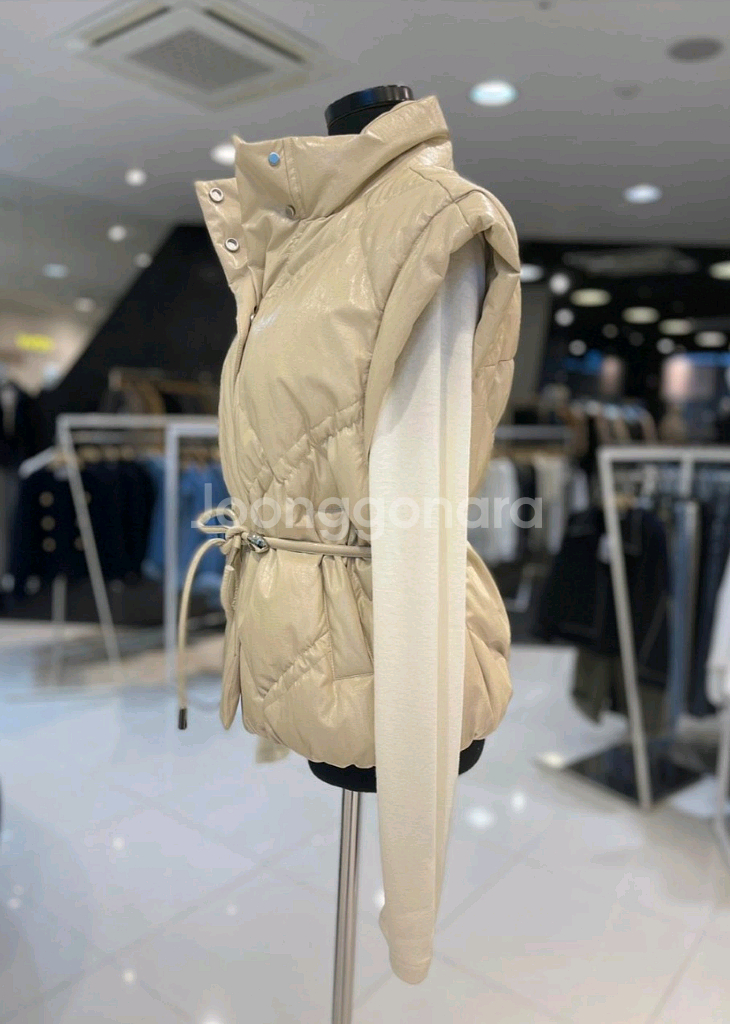 [새상품]보브(VOV) 크랙 구스다운 레더 숏베스트--2