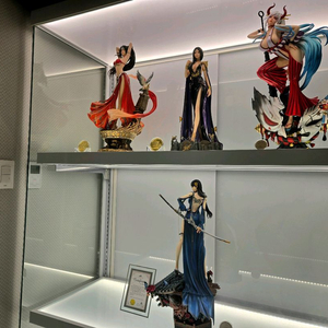 마이뮤지엄 화이트 7002 LED 장식장