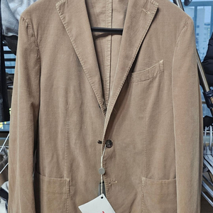 볼리올리 코듀로이 블레이저 95-97사이즈 새제품 팝니다.