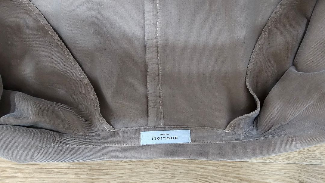 볼리올리 코듀로이 블레이저 95-97사이즈 새제품 팝니다.--7