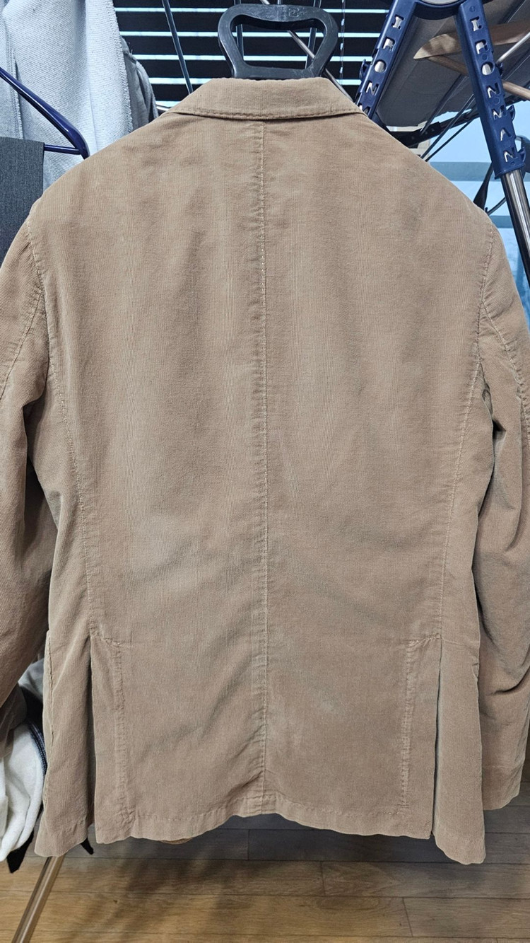 볼리올리 코듀로이 블레이저 95-97사이즈 새제품 팝니다.--8