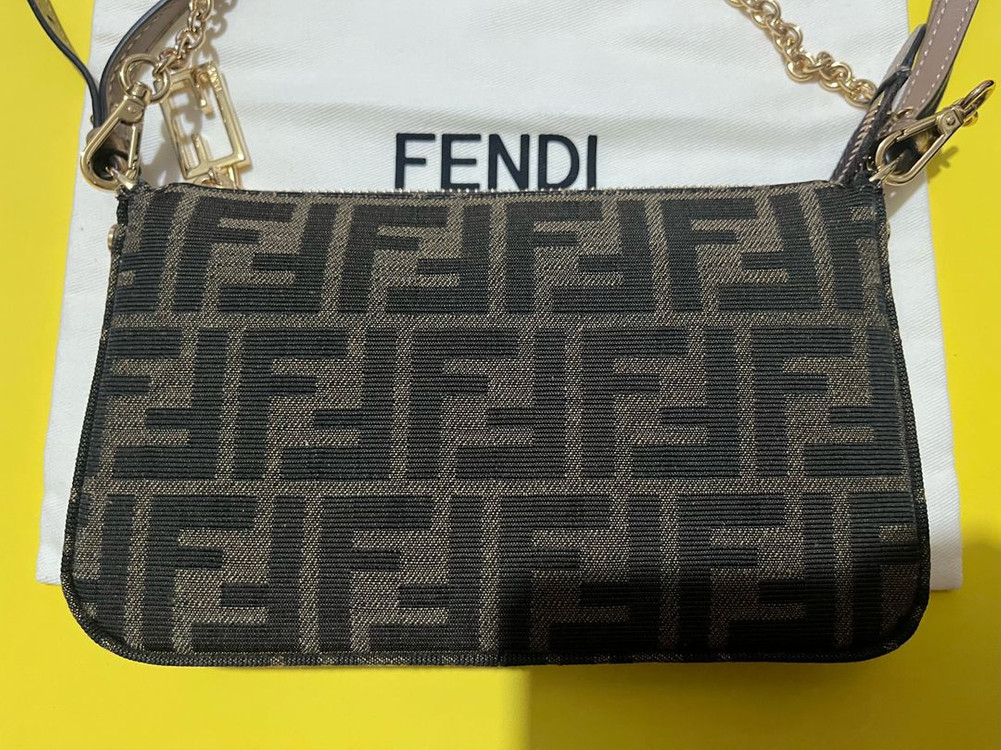 FENDI 펜디 바게트 파우치--0