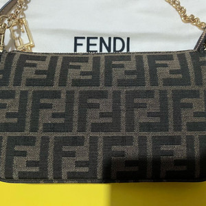 FENDI 펜디 바게트 파우치