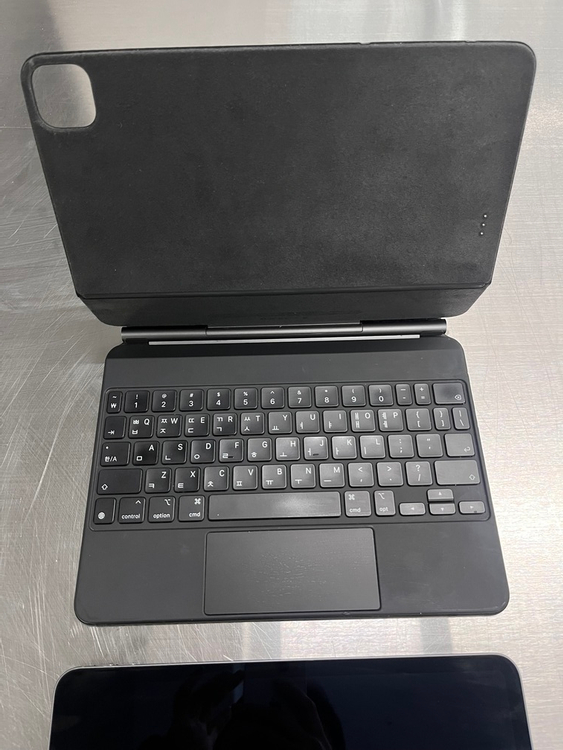 아이패드 프로 3세대 11인치, 매직 키보드 판매합니다. 이미지