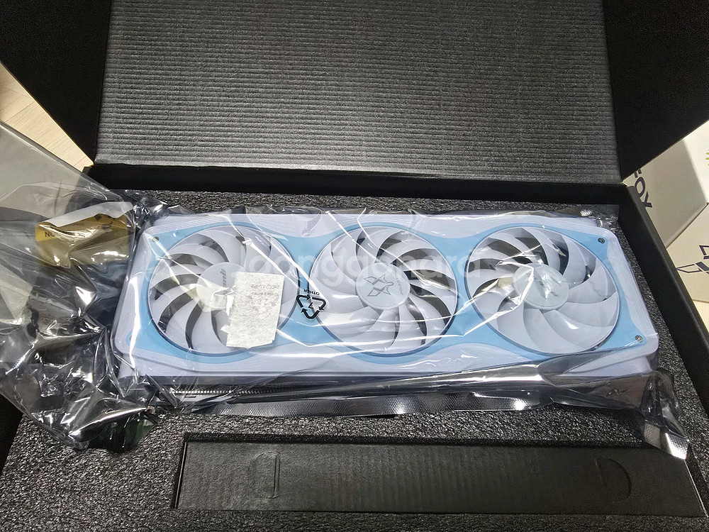 NVIDIA 지포스 RTX 5080 16GB POLAR FOX V2--3