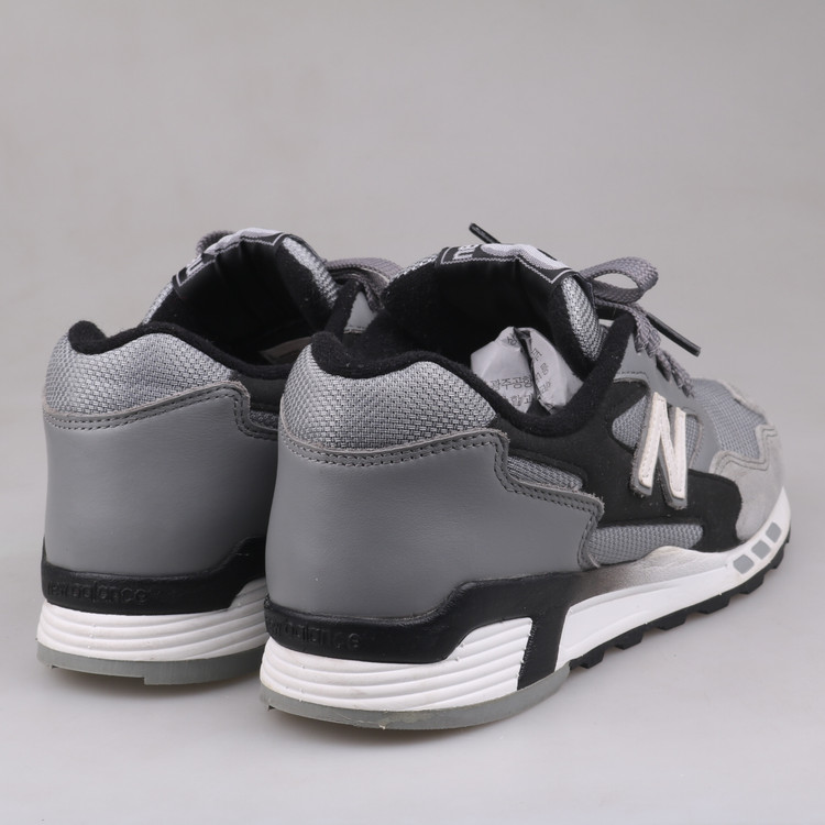 뉴발란스 운동화 판매합니다.(235)6121--4