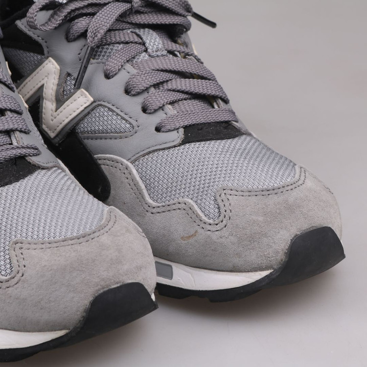 뉴발란스 운동화 판매합니다.(235)6121--1