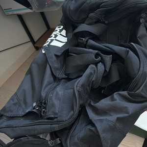 아디다스 캐리어