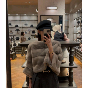 런던혜원 휘메일 밍크 케이프 탑 그레이컬러 프리사이즈 새상품