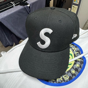 [1회 착용] 슈프림 뉴에라 59fifty S로고 7 3/4 (61.5)
