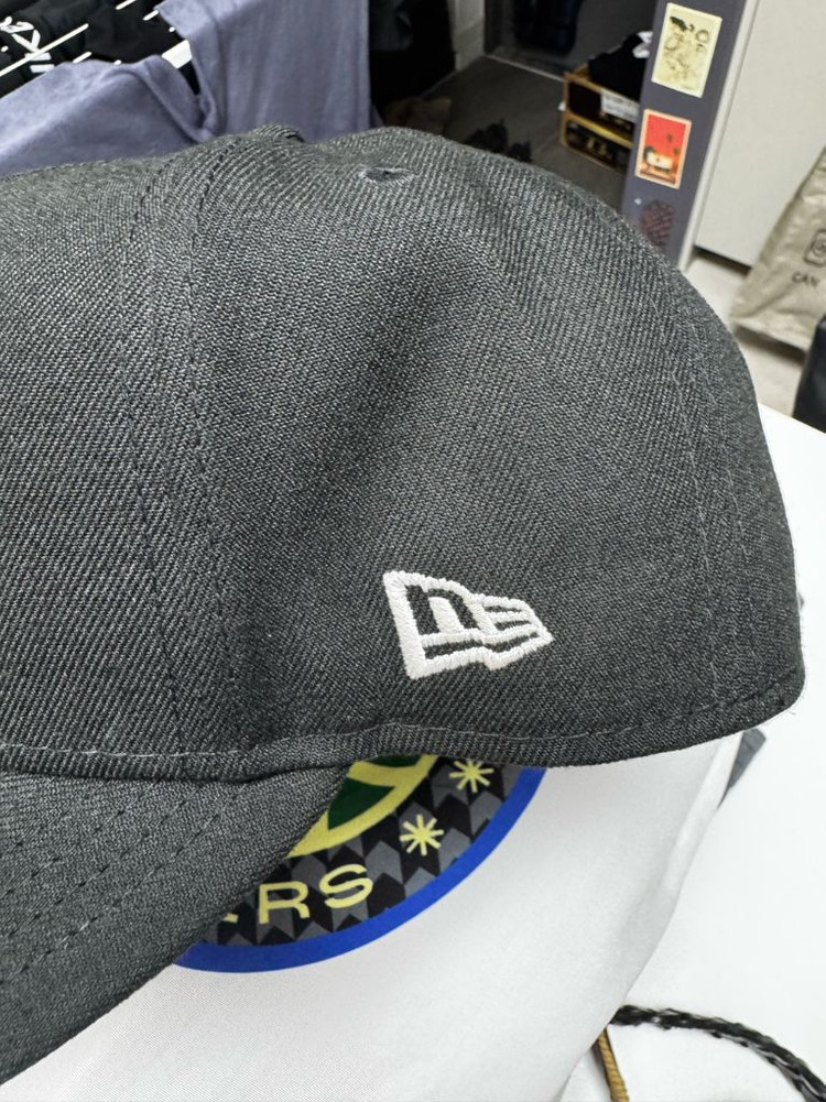 [1회 착용] 슈프림 뉴에라 59fifty S로고 7 3/4 (61.5)--1