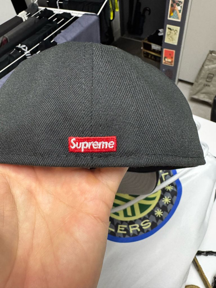 [1회 착용] 슈프림 뉴에라 59fifty S로고 7 3/4 (61.5)--2