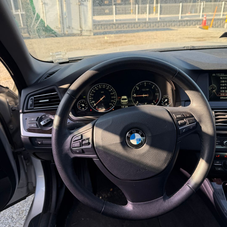 BMW 520 F10 2013년 Y57999 분해 판매합니다--2
