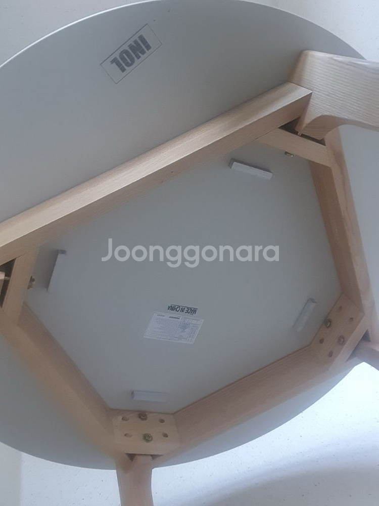 까사미아 식탁 세라믹 테이블 부엌 대리석 책상 한샘 리바트 까레클린트 카레클린트 래디쉬 세라믹 원형 테이블과 의자--4