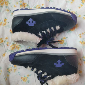 데상트.정품.여성 운동화 사이즈225 상태최상급 이미지