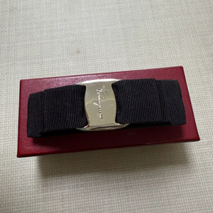 페라가모 바라 보우 금장 헤어핀 진브라운
