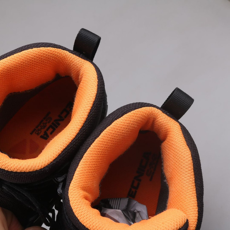 테크니카 포지GTX 등산화 판매합니다.(uk6,250)6121--7