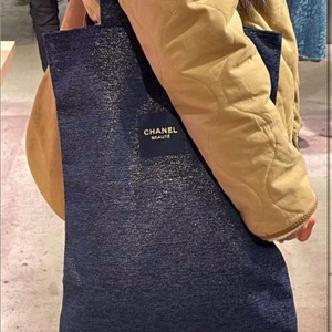 샤넬 뷰티 네이비펄 에코백