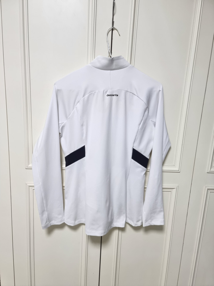 [90~95]데상트 여성 트레이닝 슬림핏 집업--1