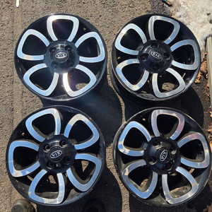 모닝플라워 15인치 휠 판매합니다.