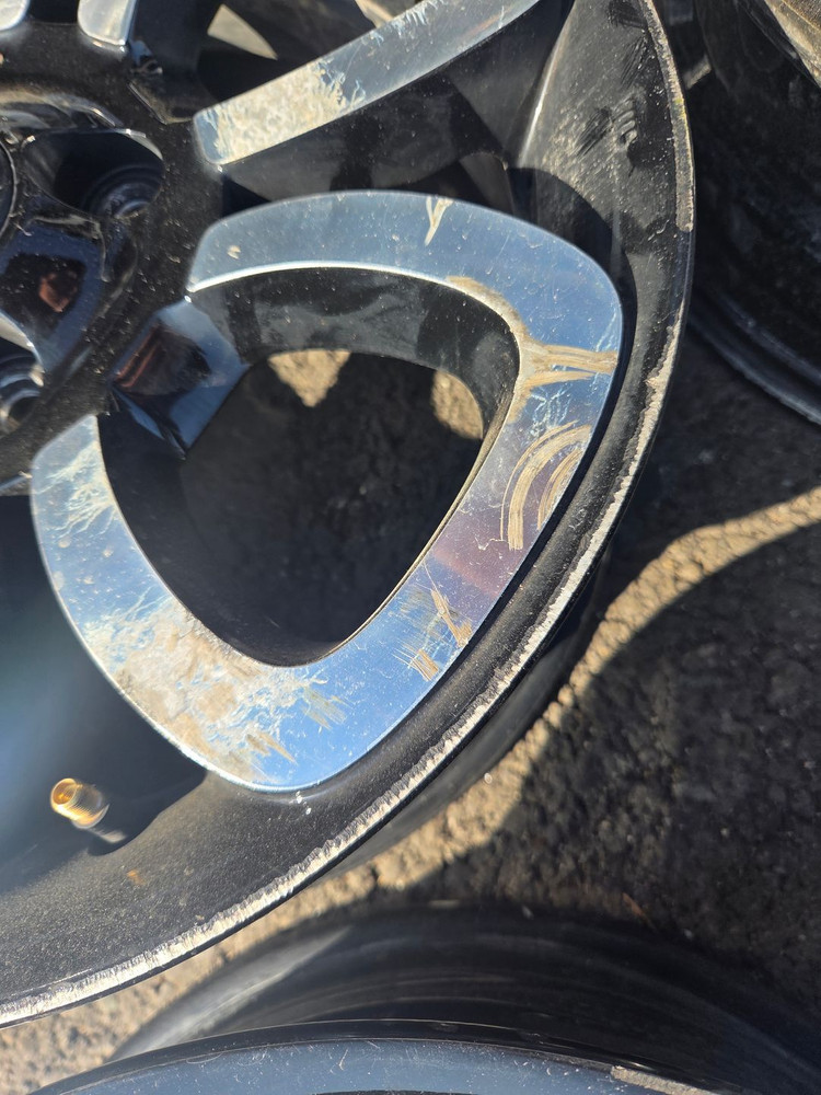 모닝플라워 15인치 휠 판매합니다.--1