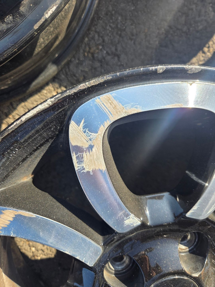 모닝플라워 15인치 휠 판매합니다.--3