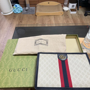 구찌 리미티드 에디션 한정판 클러치 카드지갑 세트 판매합니다 리미티드