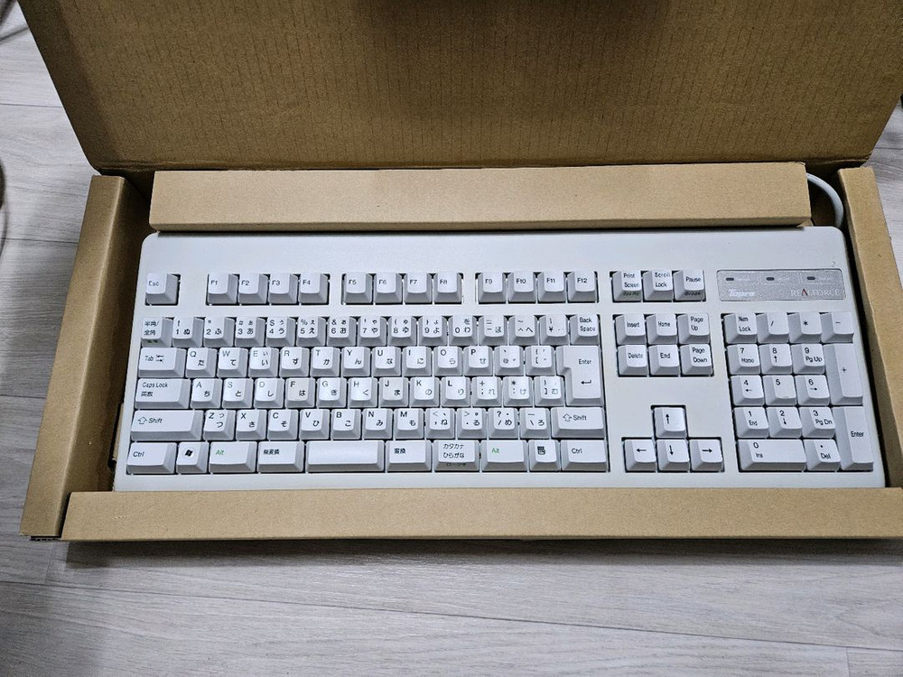 리얼포스 108us 화이트 표준 30g 균등 토프레 무접점키보드--1