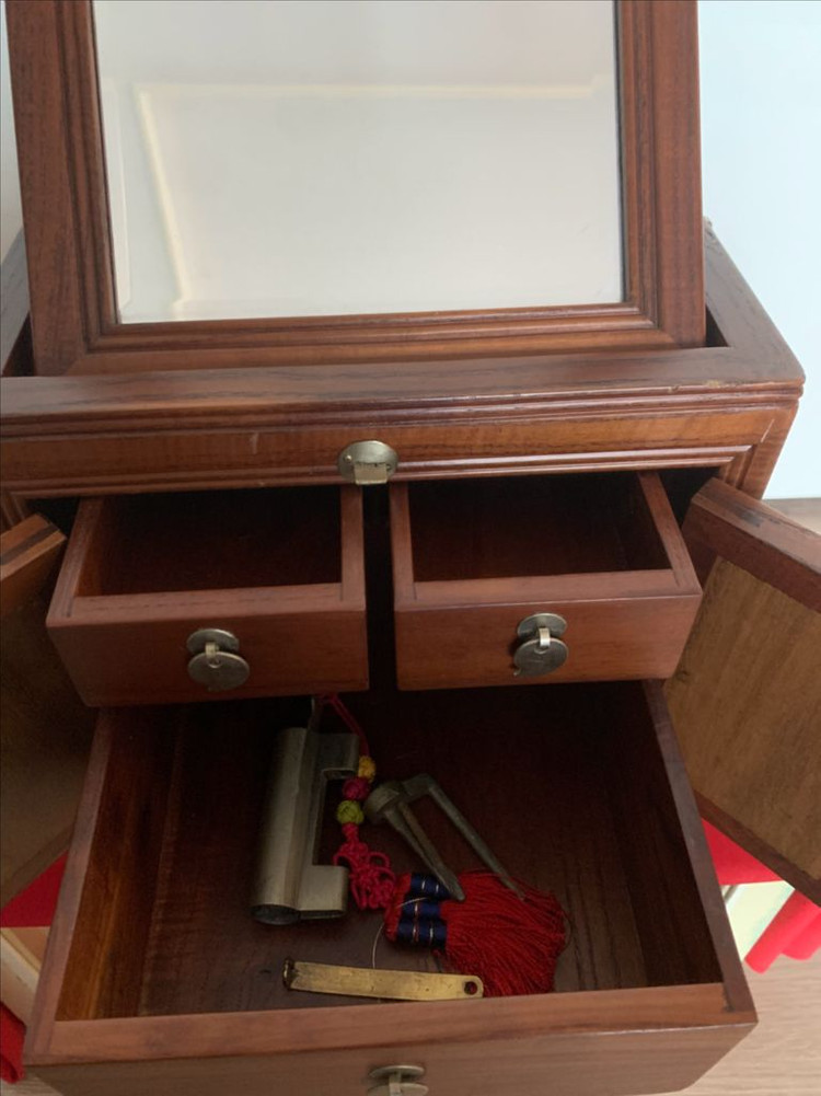 고가구 전통 경대 거울 서랍장 이미지
