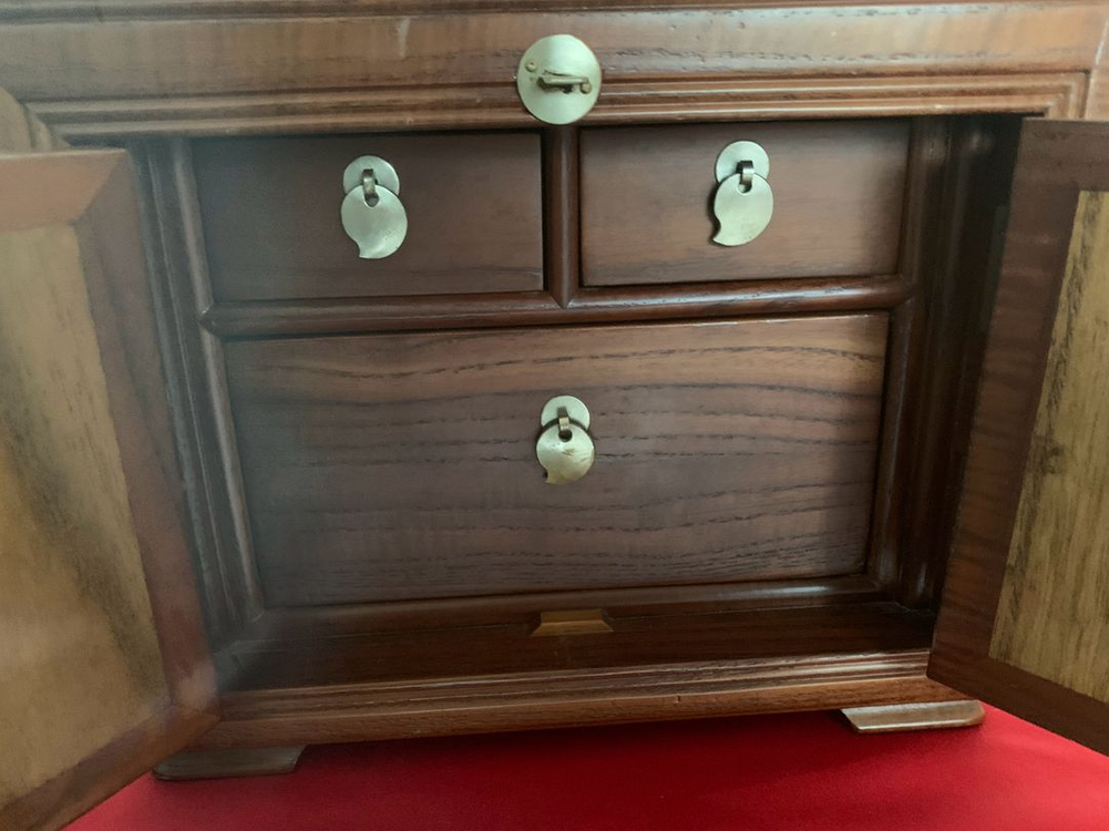 고가구 전통 경대 거울 서랍장 이미지