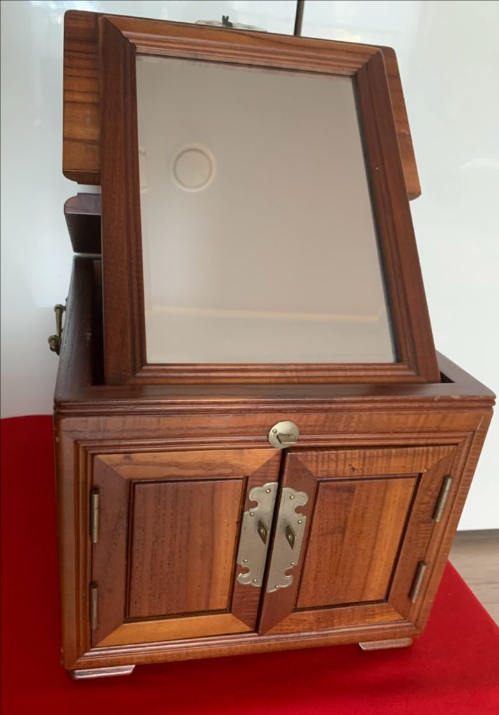 고가구 전통 경대 거울 서랍장 이미지