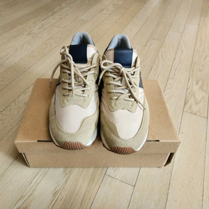 세라 스니커즈 275사이즈