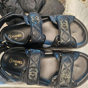 샤넬 밸크로샌들 37.5