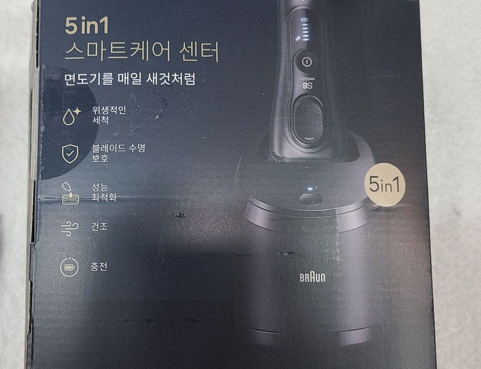 브라운 면도기 시리즈8. 8560 세처기포함 새상품입니다--2