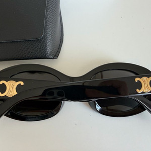 셀린느 트리옹프 오벌 선글라스 이미지