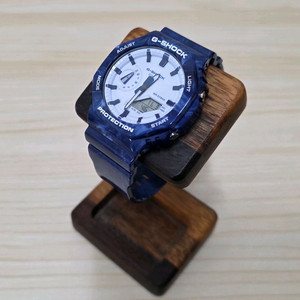 지샥. GA-2100BWP-2ADR.