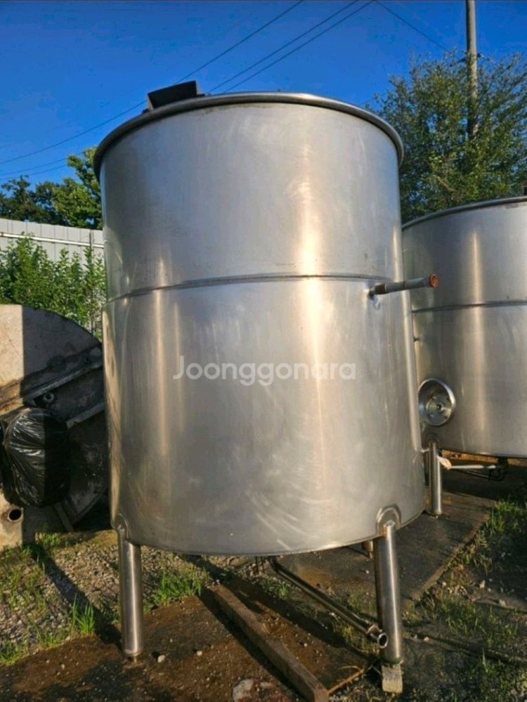 스텐탱크 저장탱크 발효탱크 이중탱크 교반탱크 배합탱크 5톤 5루베 5톤 중고저장탱크 음식물탱크 식용탱크 물탱크 이미지