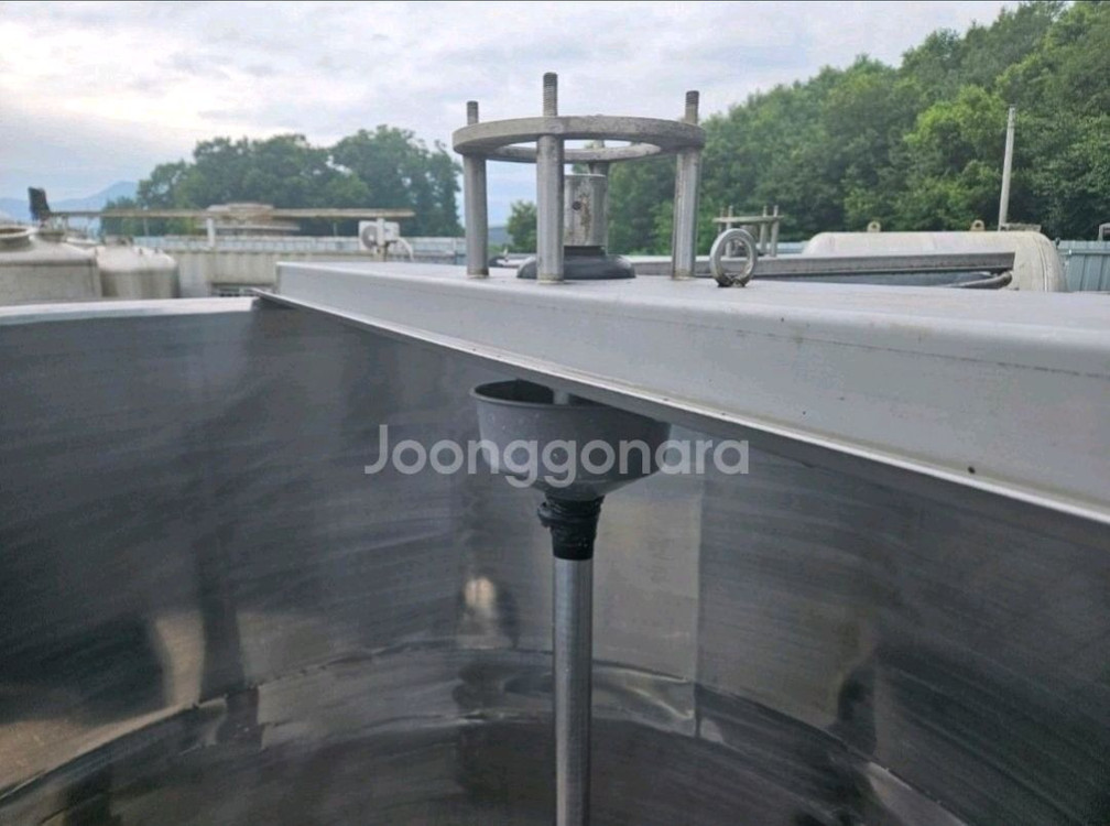 스텐탱크 저장탱크 발효탱크 이중탱크 교반탱크 배합탱크 5톤 5루베 5톤 중고저장탱크 음식물탱크 식용탱크 물탱크 이미지