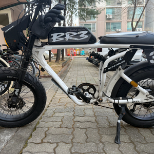 BR3 SR1000s스크램블러 전기자전거 리미티드에디션