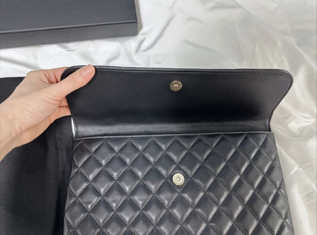 [거의 새상품] 샤넬 클래식 플랩 클러치 31번대(풀구성)--5