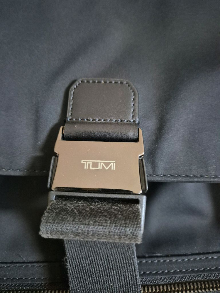 투미 해리슨 오크 롤탑--1