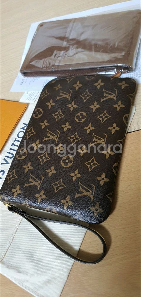루이비통 에튀보야주pm 클러치백 정품A급(보증서O)구찌프라다디올고야드샤넬셀린느보테가생로랑버버리발렌시아가가방--2
