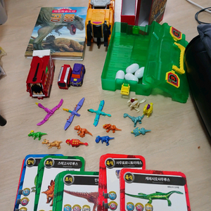 공룡메카드 타이니소어와 캡쳐카 채집통1단 슈팅카 공룡책 공룡카드등등